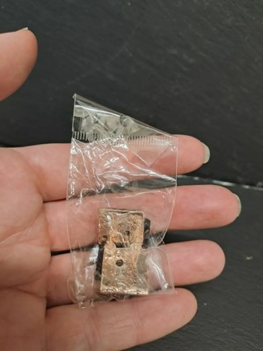 Black square and diamonds Earrings - Image 4