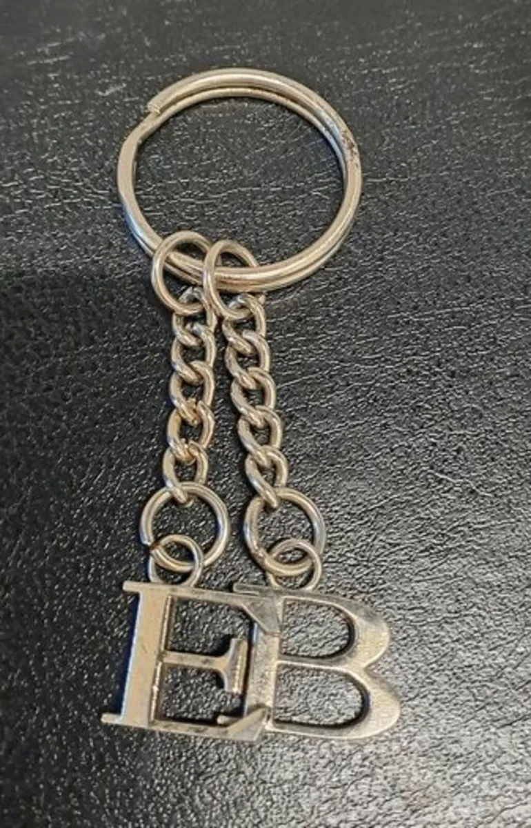 Keyring with letters B and E - Image 1
