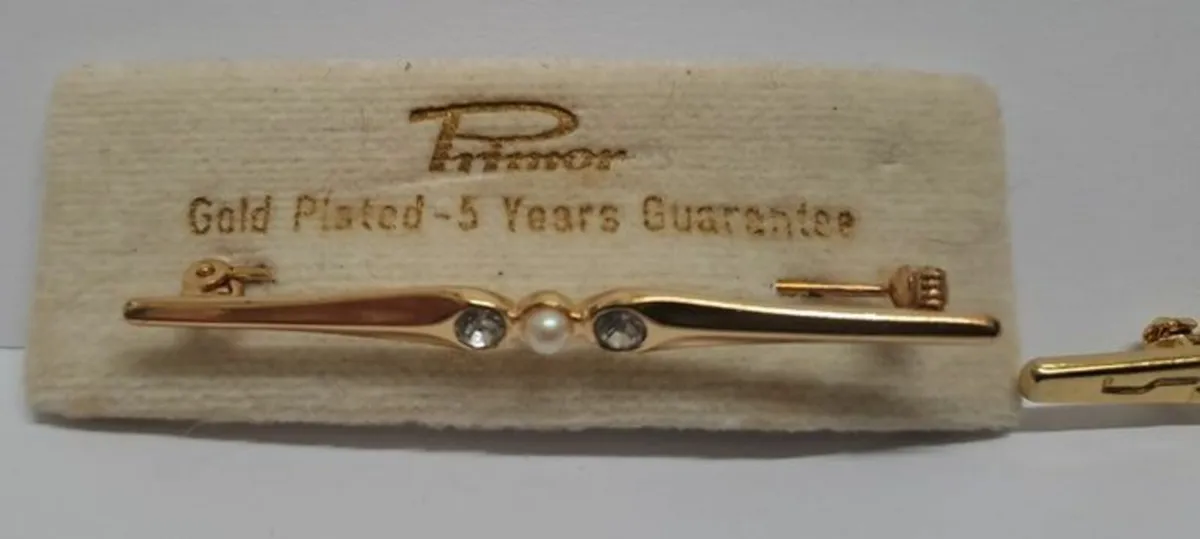 Vintage gold plated brooches - Image 2