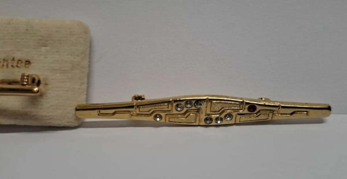 Vintage gold plated brooches - Image 3