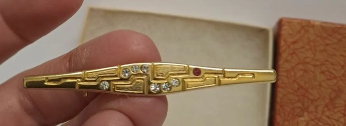 Vintage gold plated brooches - Image 4