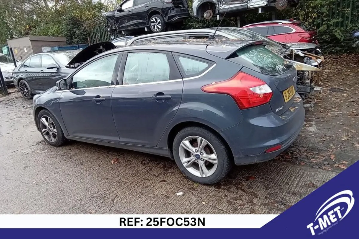 2013 FORD FOCUS BREAKING FOR PARTS - Image 4