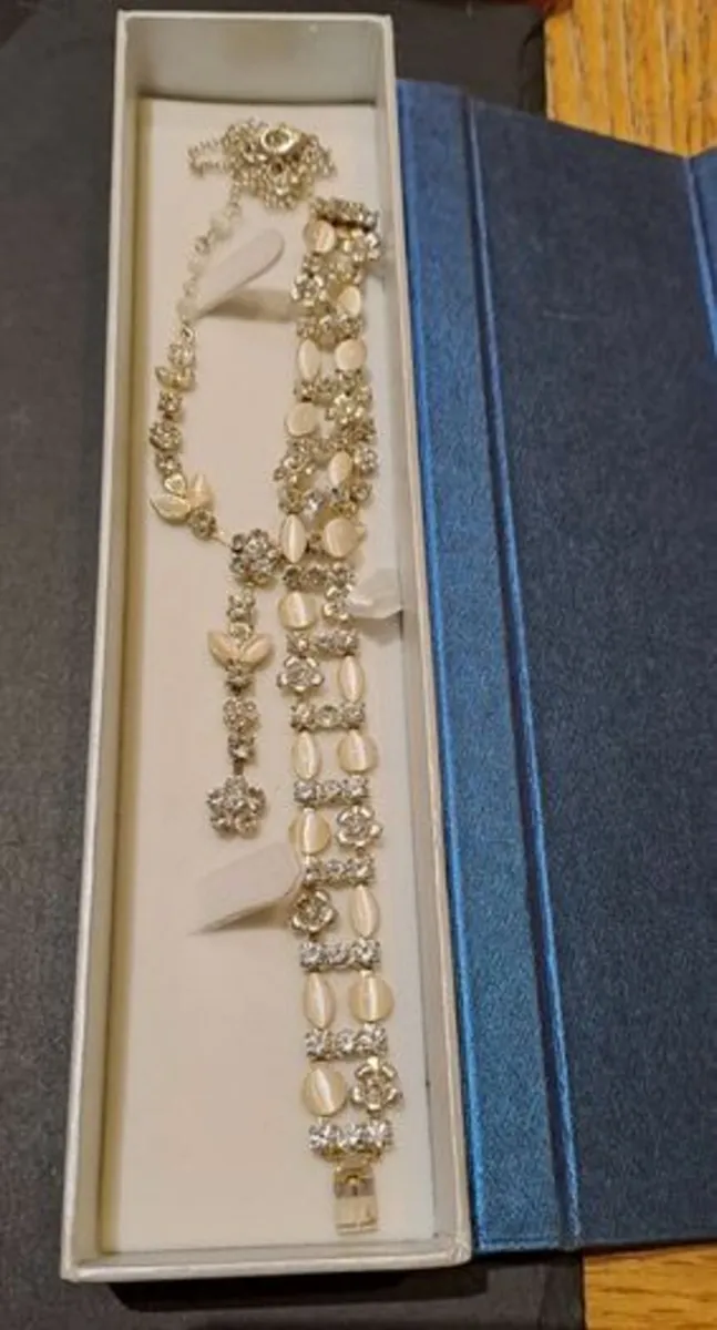 Crystal necklace and bracelet - Image 1