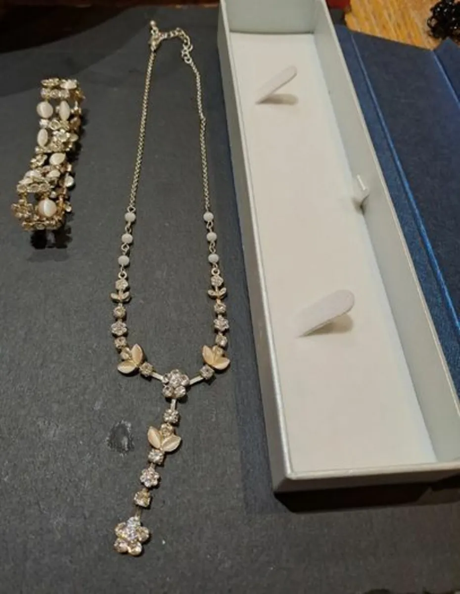 Crystal necklace and bracelet - Image 2