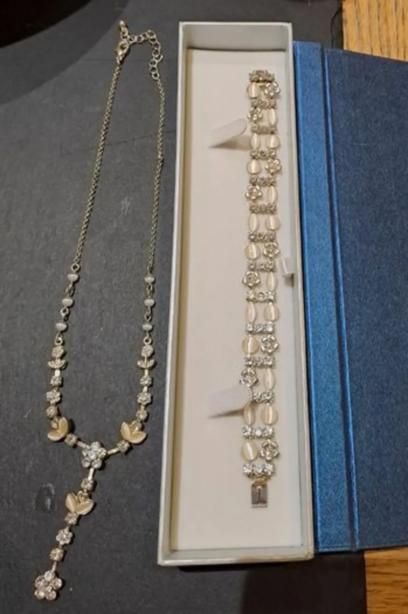 Crystal necklace and bracelet - Image 3