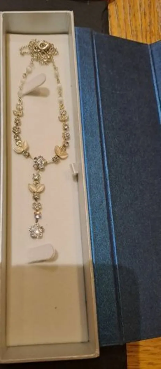 Crystal necklace and bracelet - Image 4