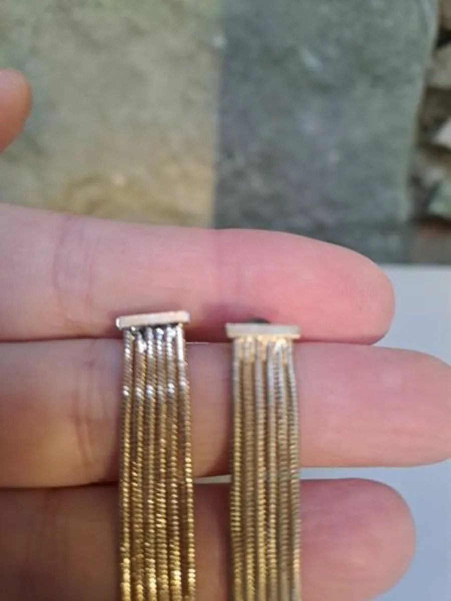 Earrings hanging - Image 2