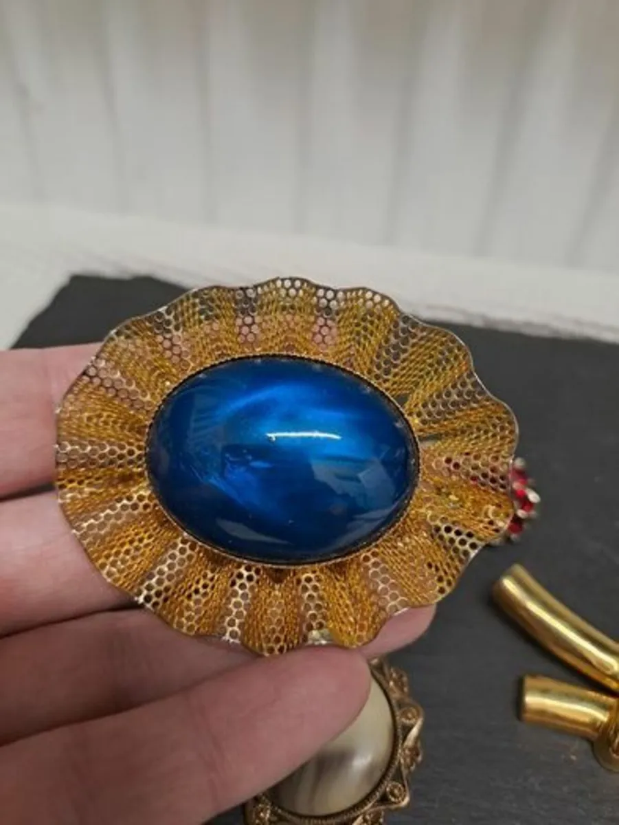 4 Brooches for a tenner - Image 2