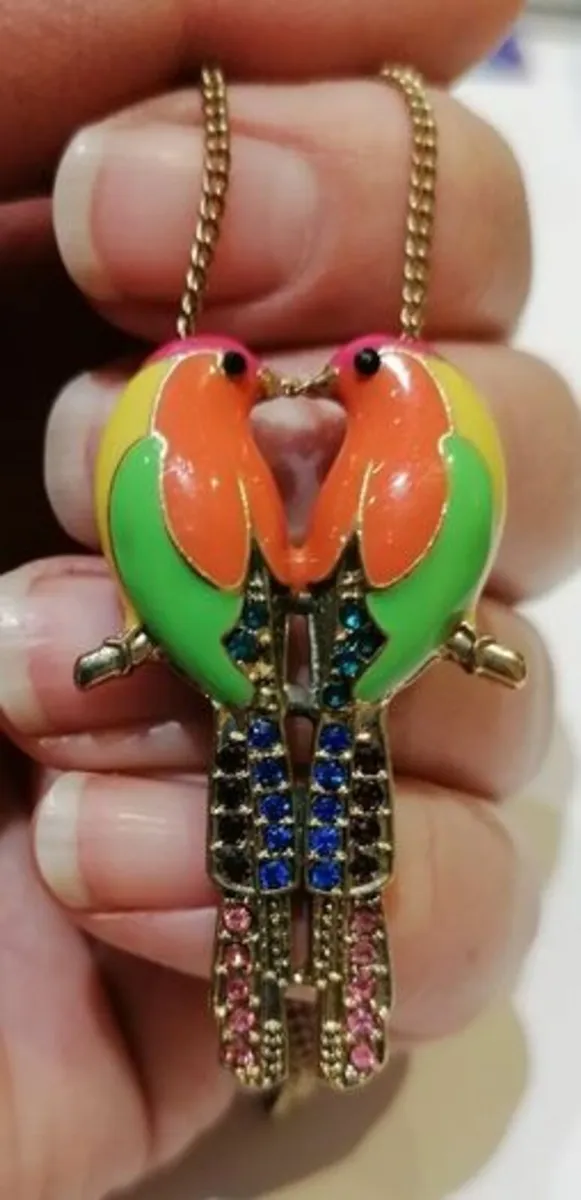 Love bird pendant with chain - Image 1