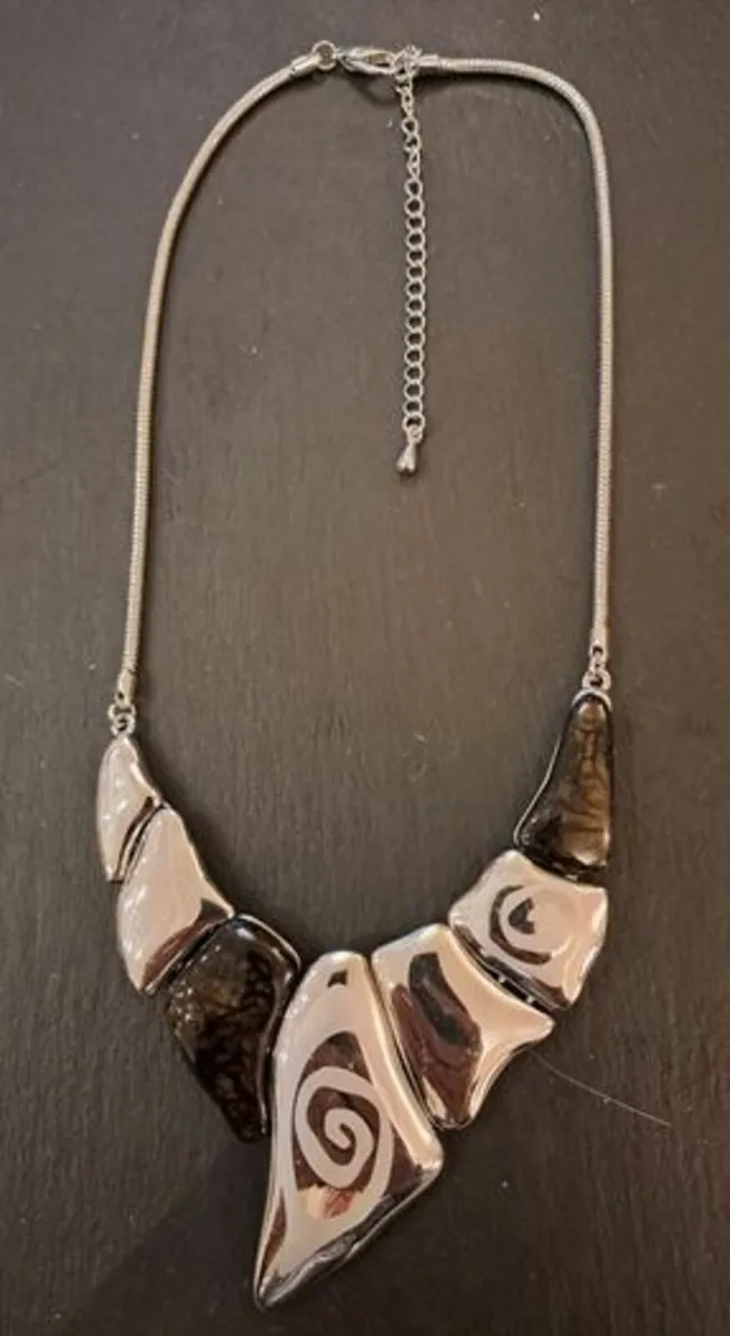 Stacked swirl Necklace - Image 4