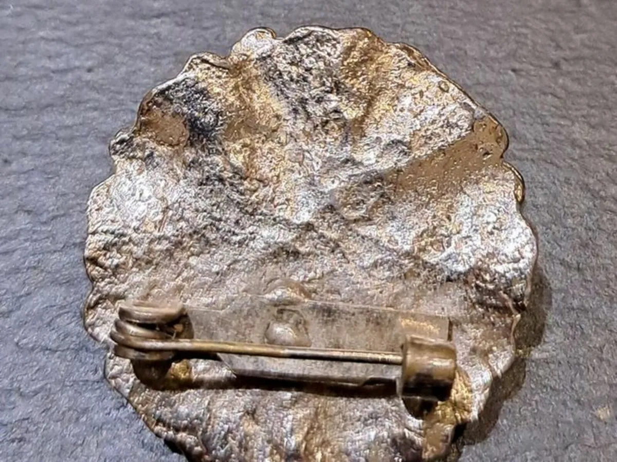 Pearl like brooch - Image 2