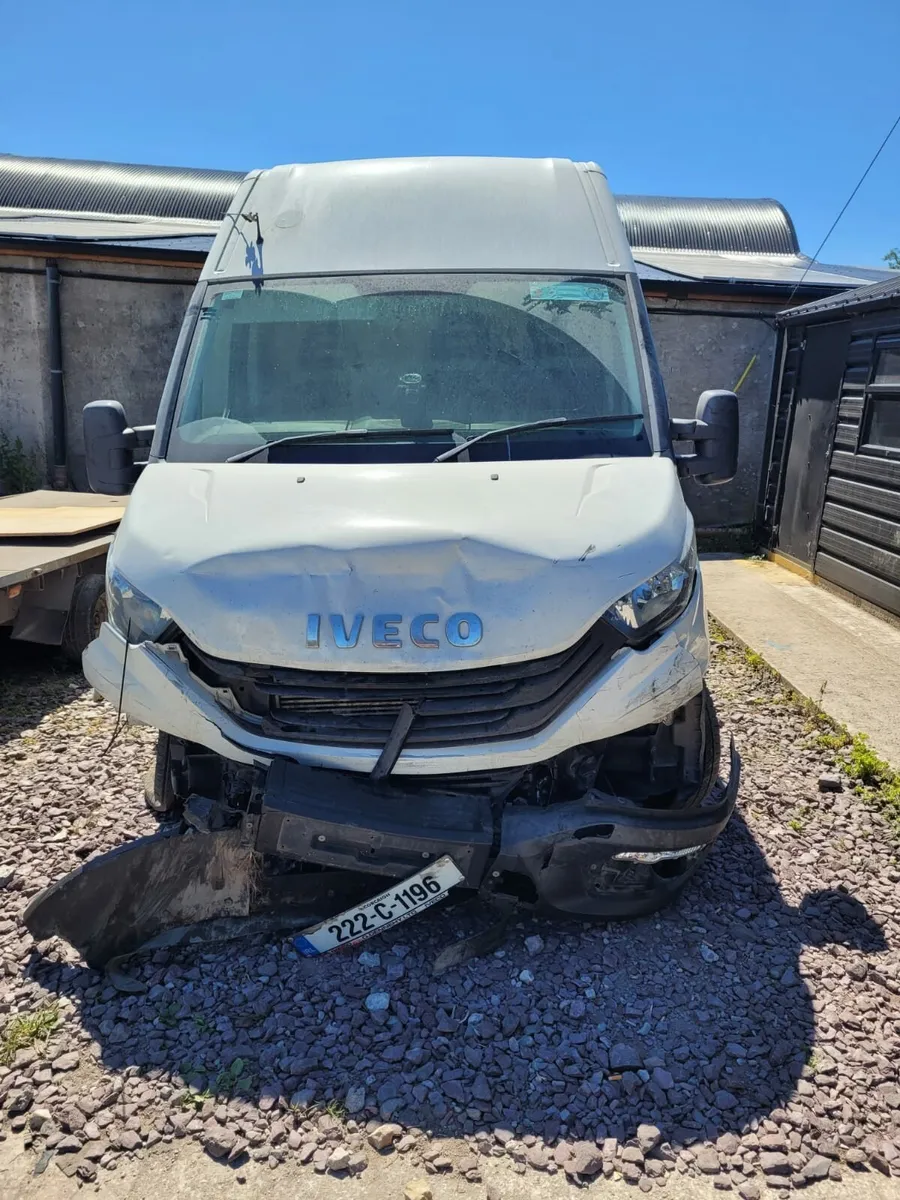 Crashed Iveco Daily - Image 2