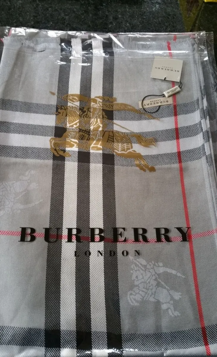 Burberry Silk/Wool Signature Tartan Scarves/Shawls - Image 4
