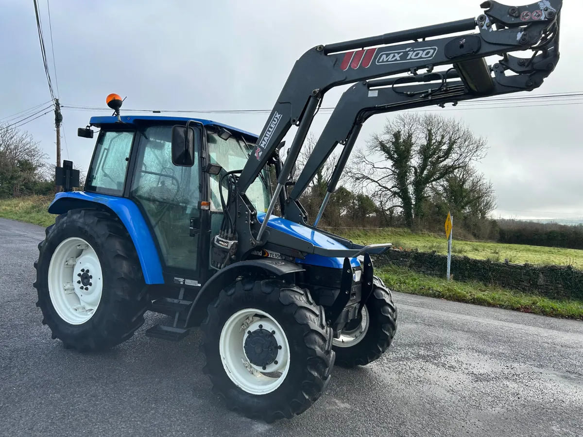 2001 New Holland TL100 with MX Loader - Image 4