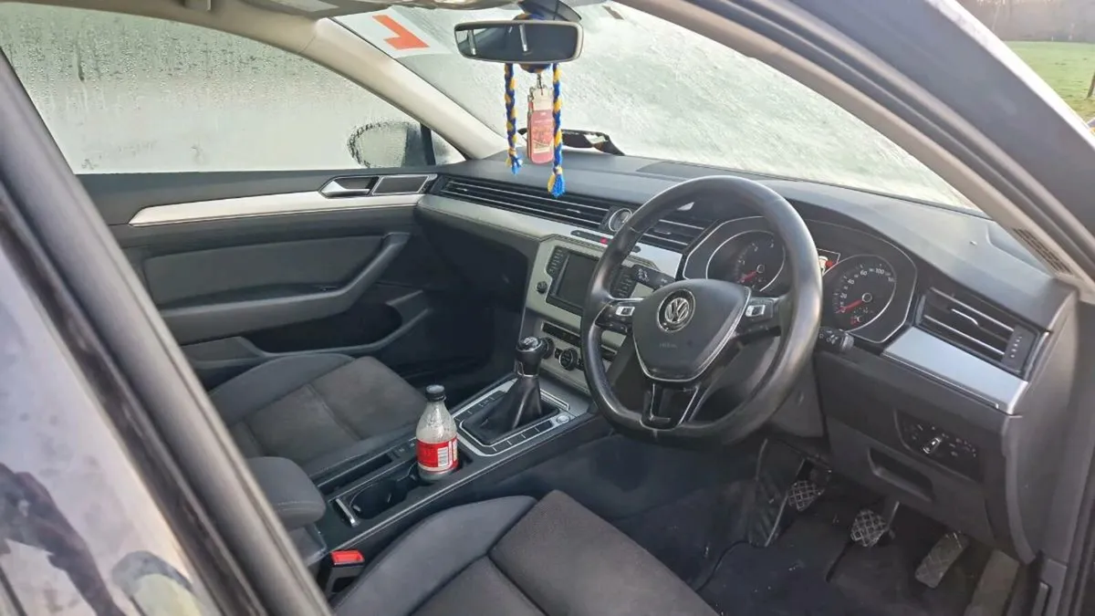 2015 Volkswagen Passat Breaking. - Image 3