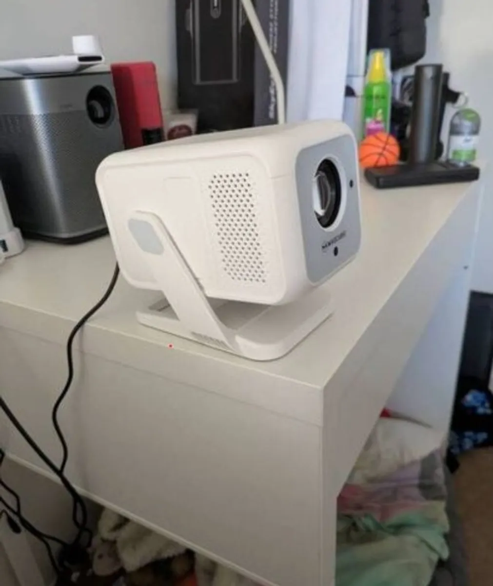 Short Throw Android Projector Autofocus and Keystone Correction - Image 1