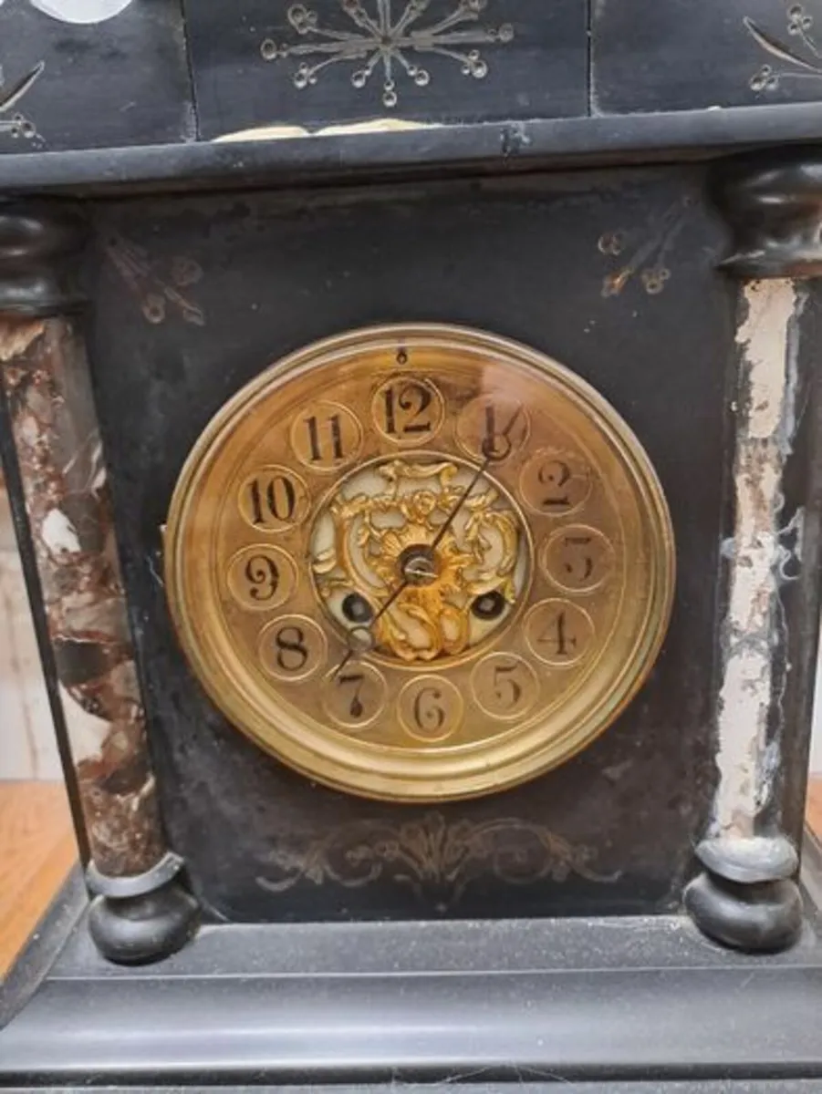 Marble and brass mantle clock - Image 2