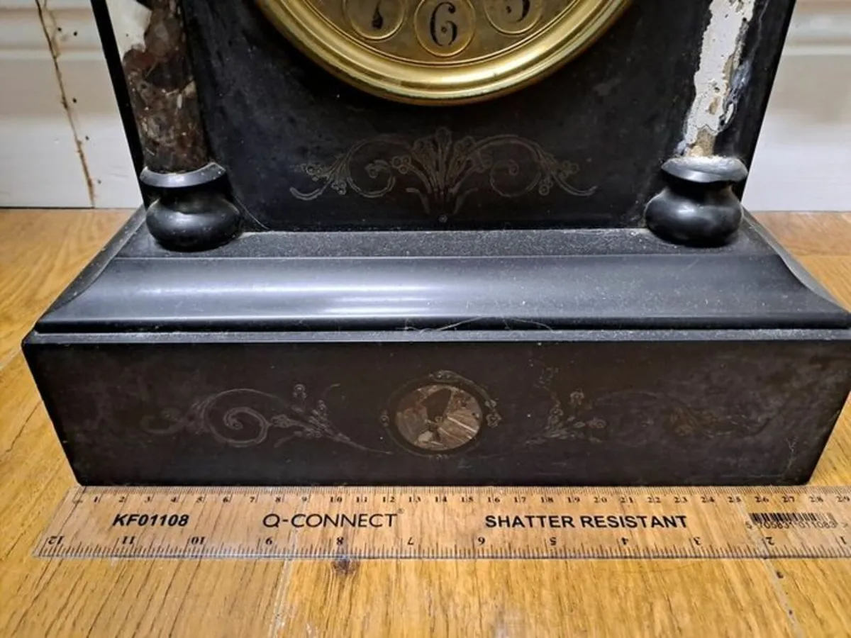 Marble and brass mantle clock - Image 4