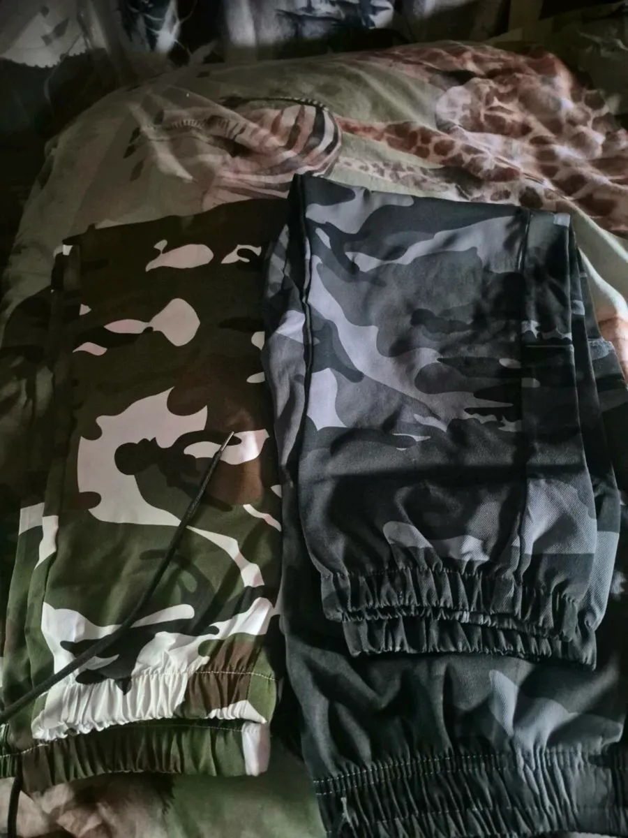 COMBATS AND JEANS - Image 1