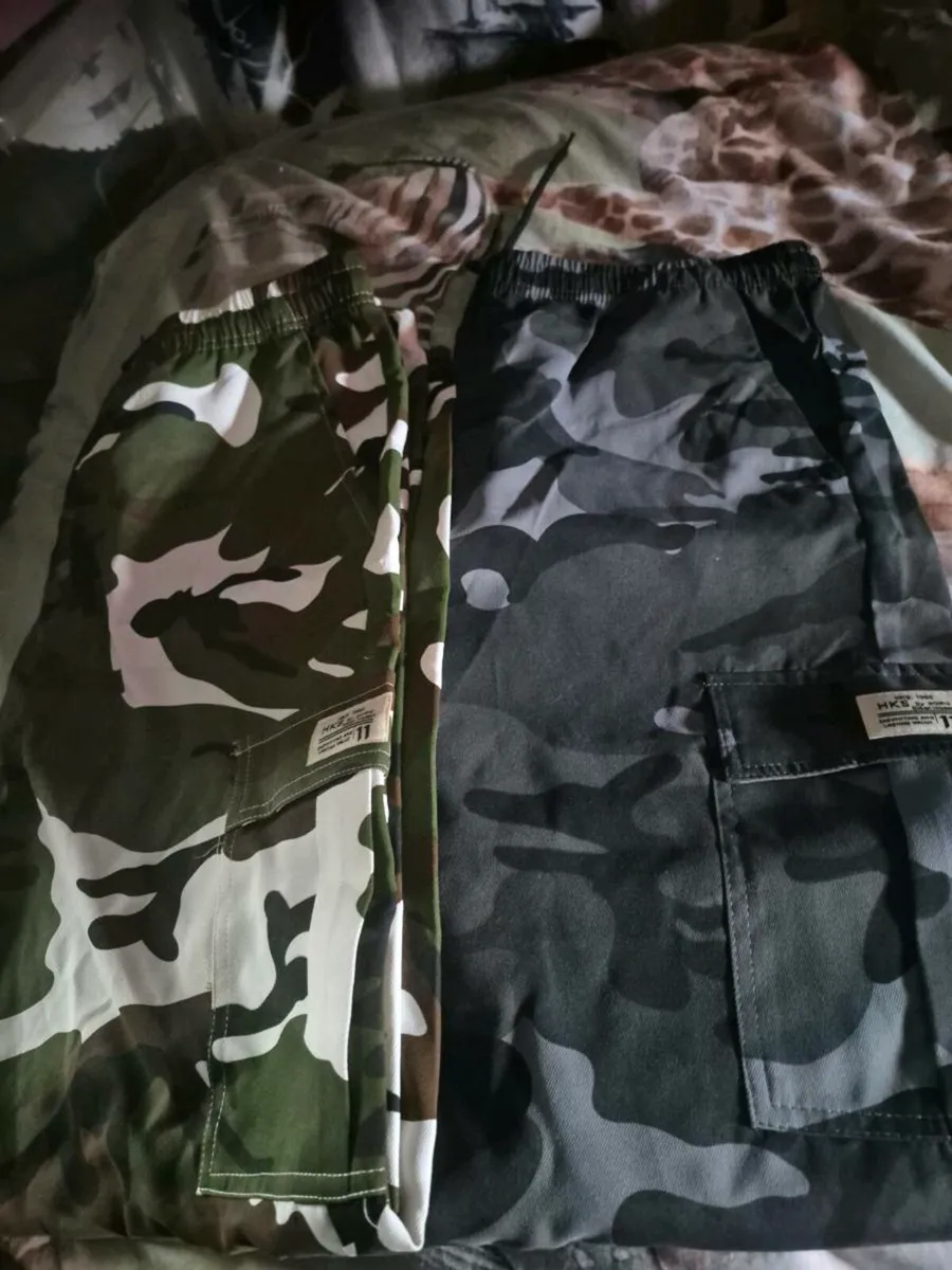 COMBATS AND JEANS - Image 2