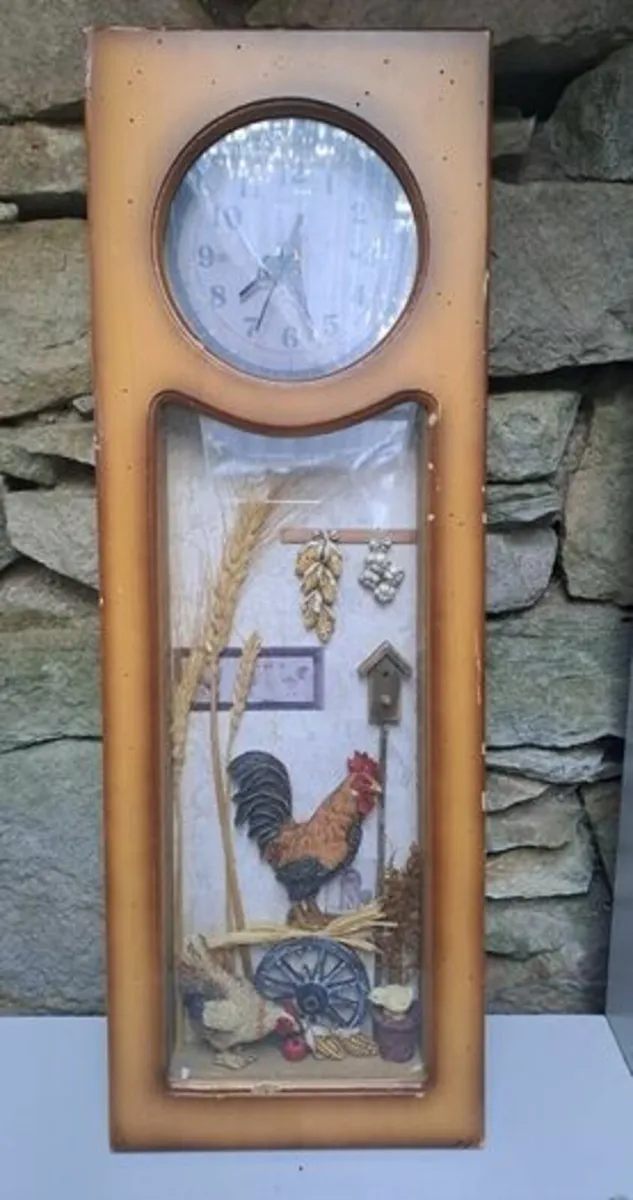 Vintage farm scene Clock chickens - Image 1