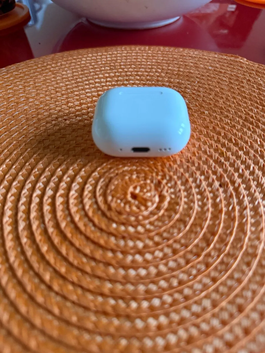 AirPods 4. - Image 2