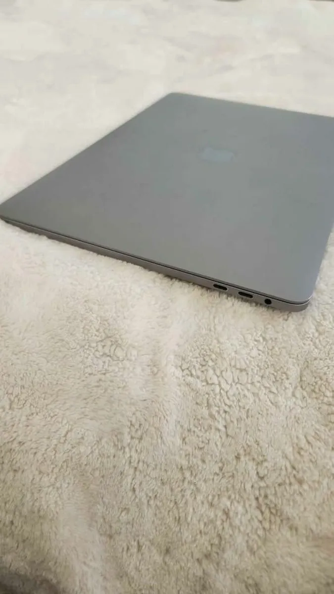 Apple MacBook Pro 13inch (2020) i5 512GB SSD 16GB - Image 2