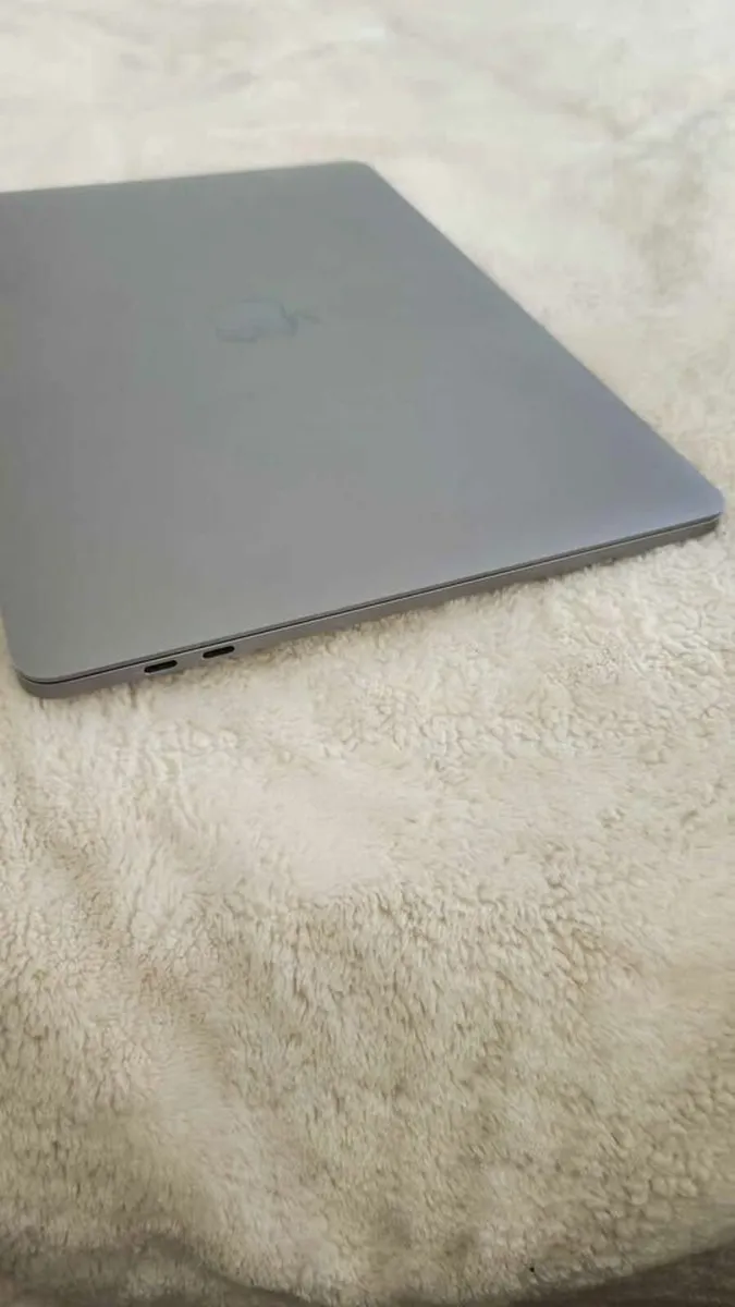 Apple MacBook Pro 13inch (2020) i5 512GB SSD 16GB - Image 3