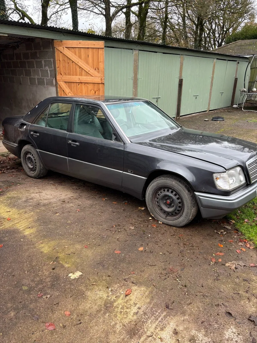 Mercedes W124 - Image 1
