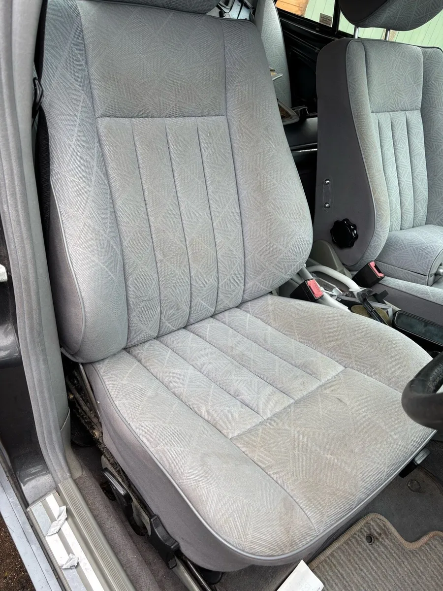 Mercedes W124 - Image 4