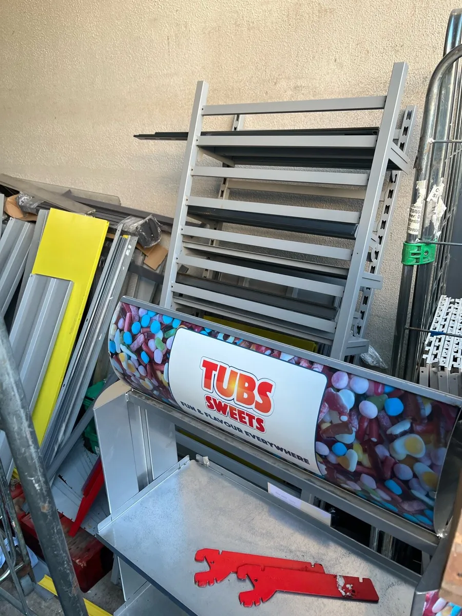 Scrap metal / wood - Image 1