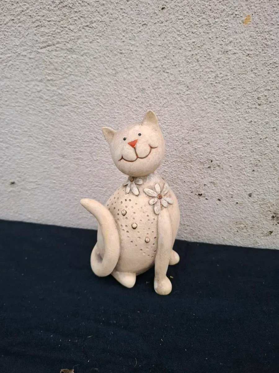 Cute cat statue
