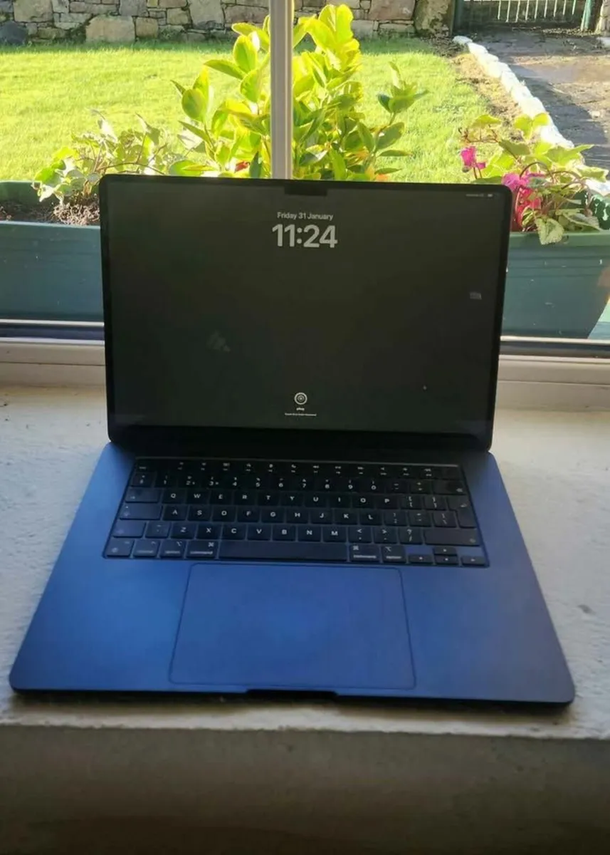 Apple Macbook Air 15' (2023) M2 512gb SSD 8GB RAM - Image 1