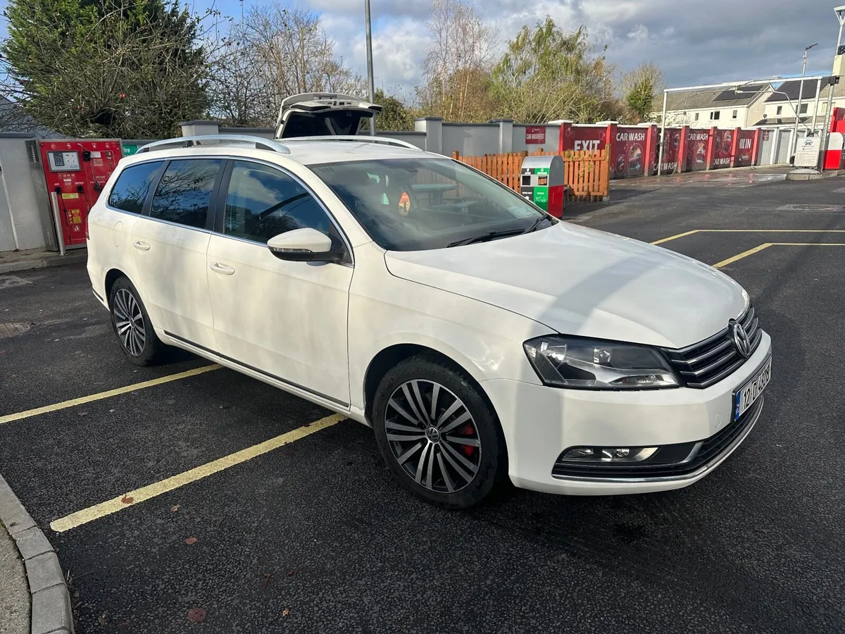 Volkswagen Passat 2012 - Image 1