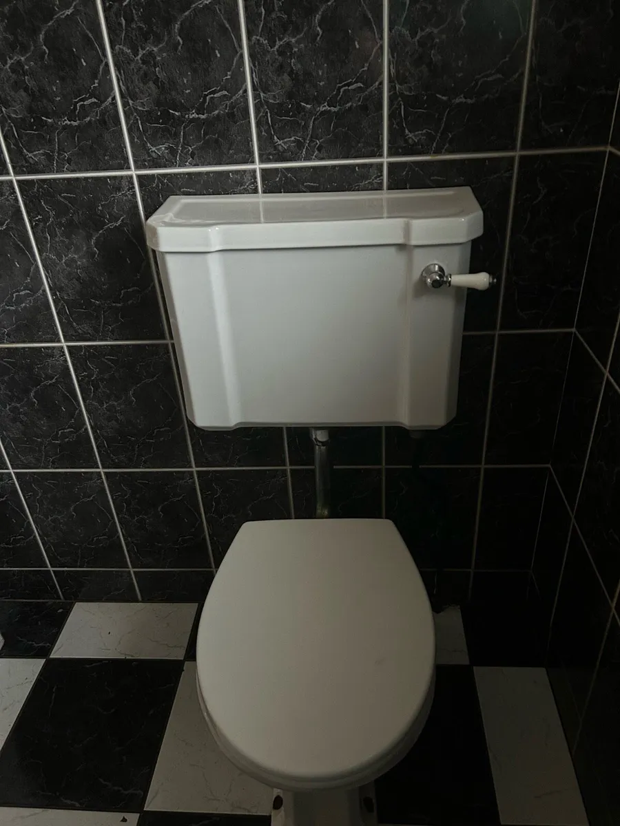 Bathroom suite - Image 3