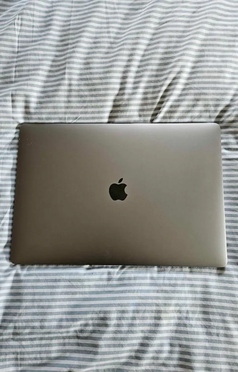 Apple Macbook Pro 15' (2018) i7 256gb SSD 16GB RAM - Image 2