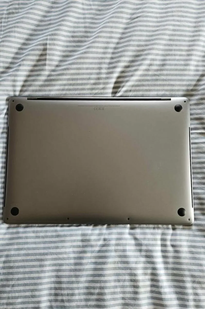 Apple Macbook Pro 15' (2018) i7 256gb SSD 16GB RAM - Image 4