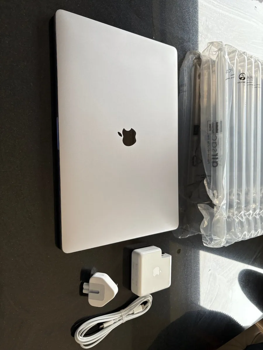 As New 16" Apple MacBook Pro Tahoe (512GB SSD, 16g - Image 2