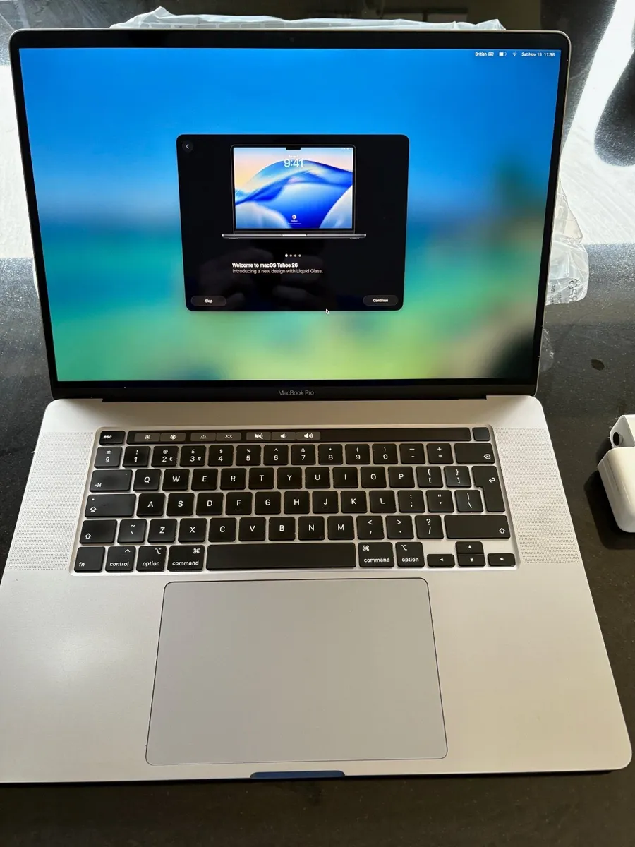 As New 16" Apple MacBook Pro Tahoe (512GB SSD, 16g - Image 4