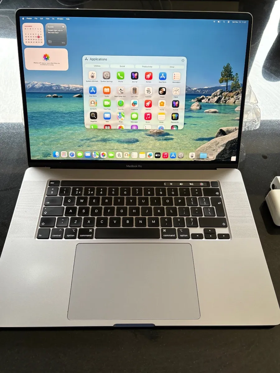As New 16" Apple MacBook Pro Tahoe (512GB SSD, 16g - Image 1
