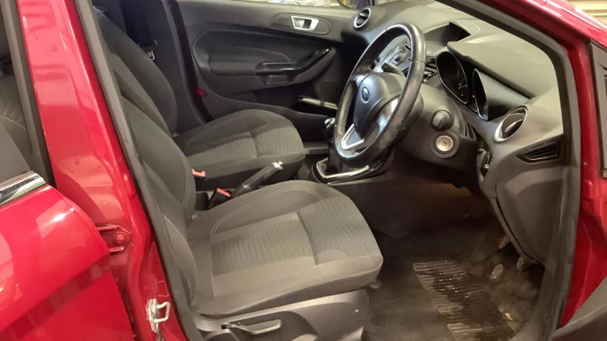 2014 Ford Fiesta 1.0 Petrol Zetec - Image 3