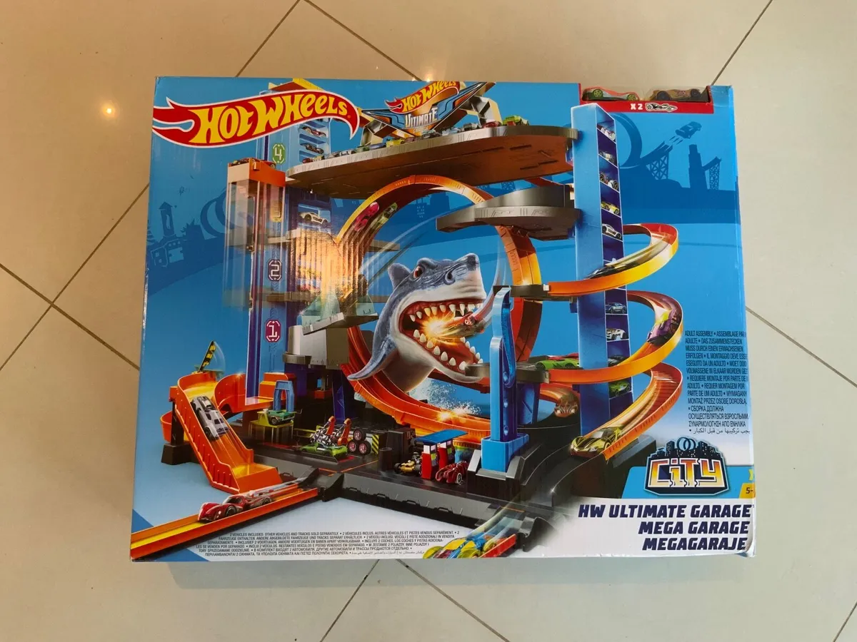 Hot wheels ultimate garage shark - Image 1