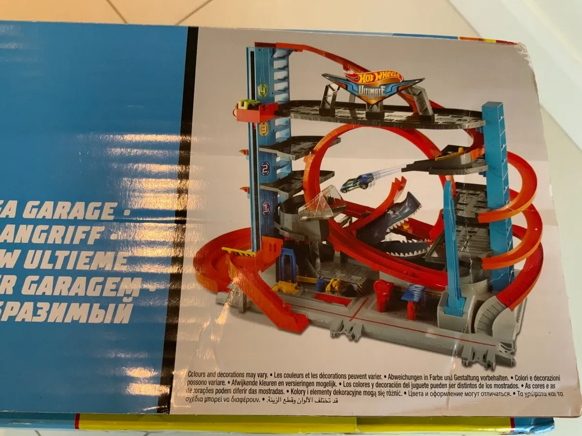 Hot wheels ultimate garage shark - Image 4