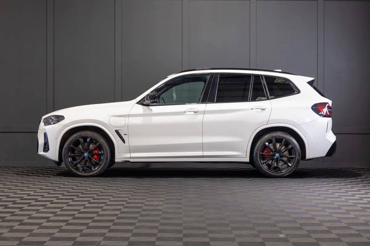 2023 BMW X3 X-Drive 30e M-Sport - Image 3