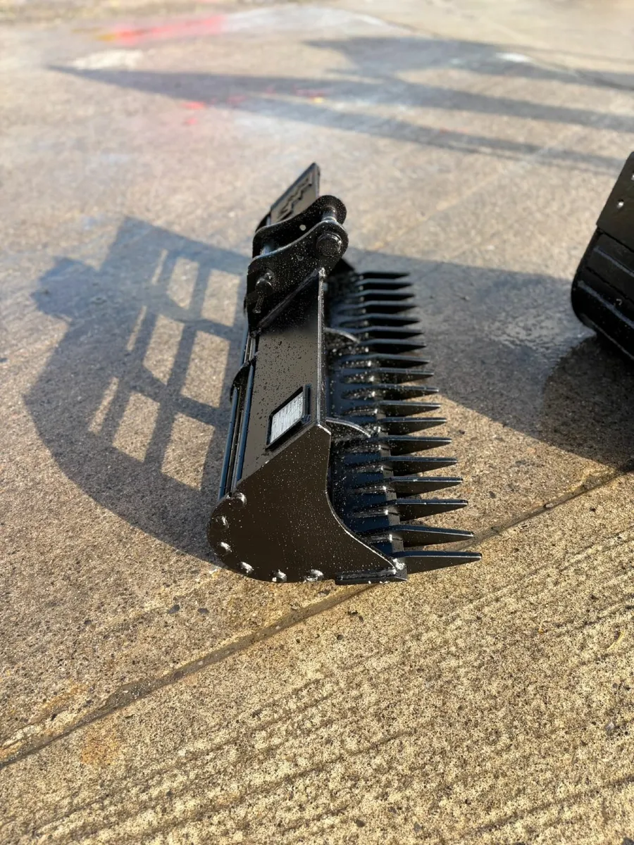 Mini Digger 301.7 - Image 2