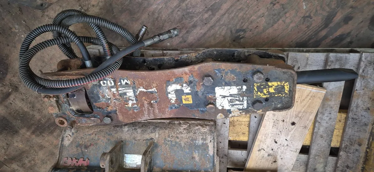 Jcb rock breaker - Image 1