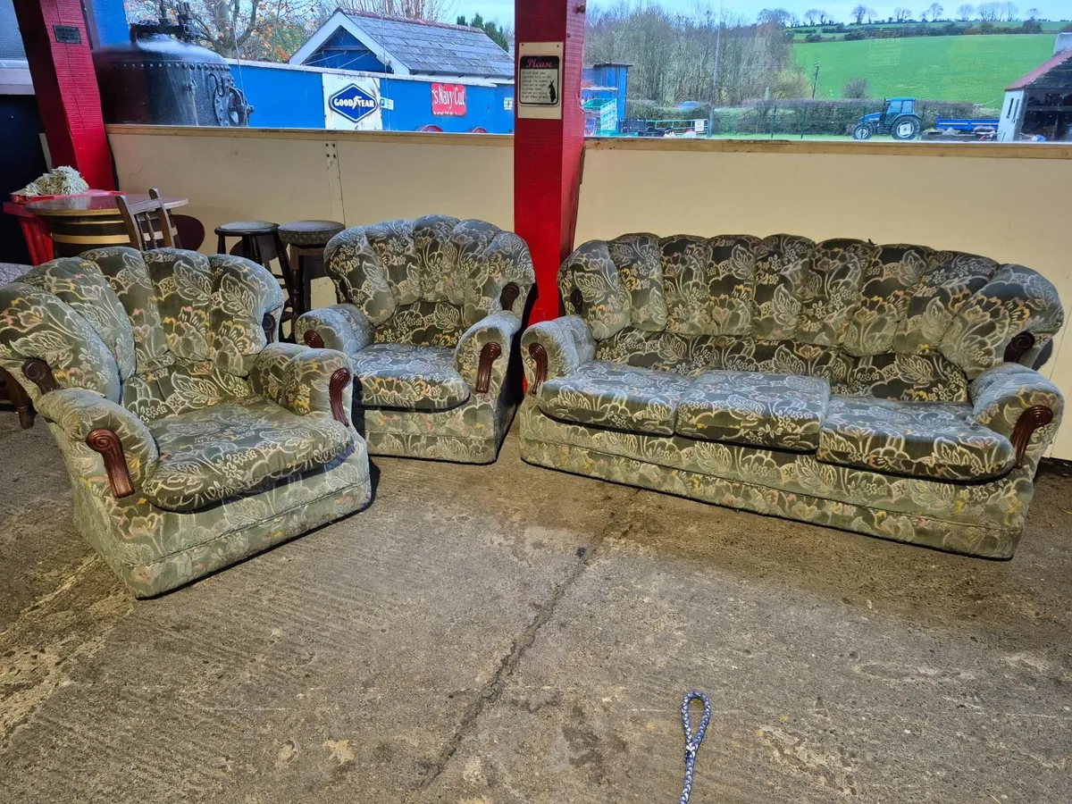 FREE 3-piece suite - Excellent condition