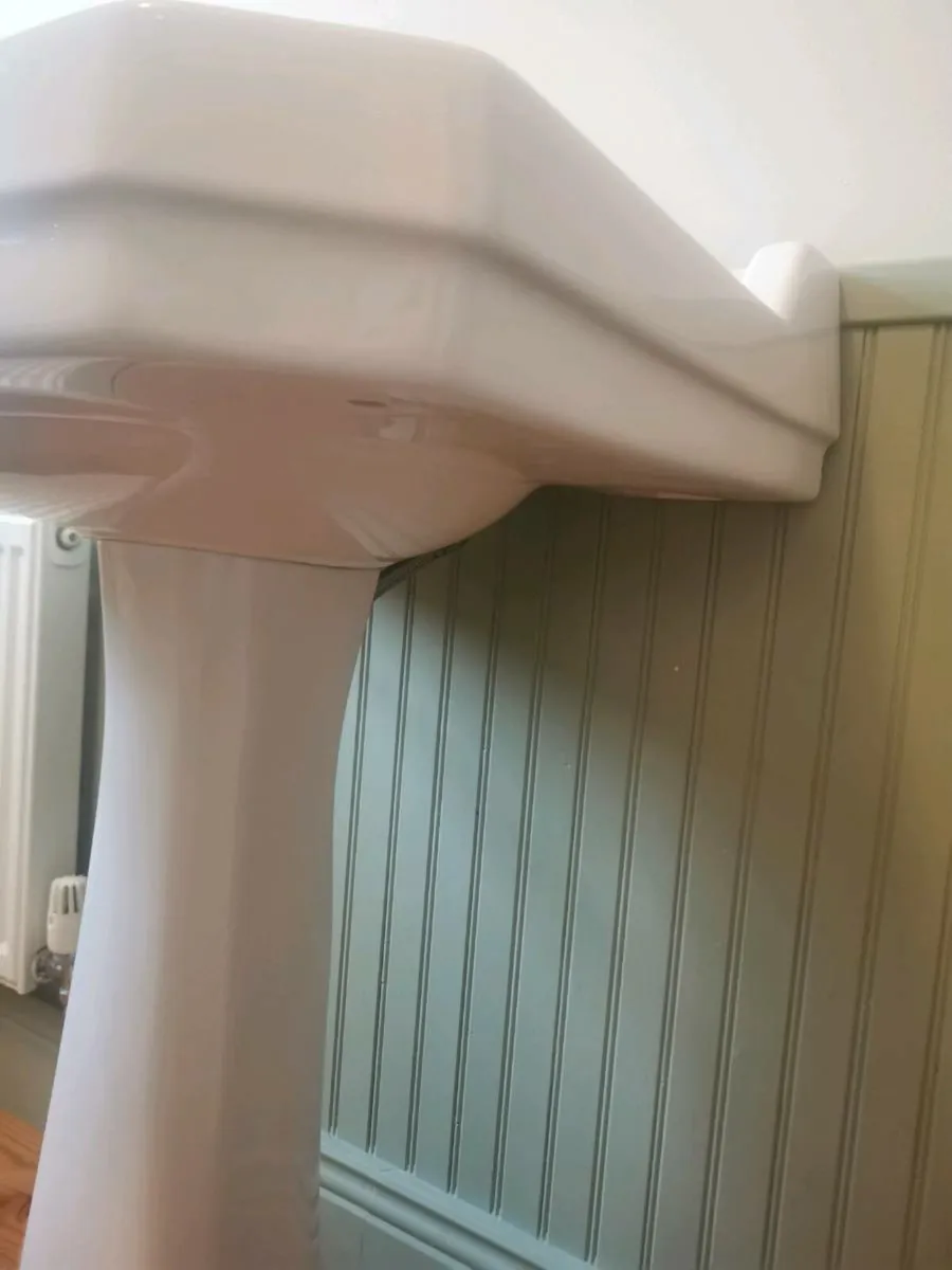 Bathroom sink - Image 2