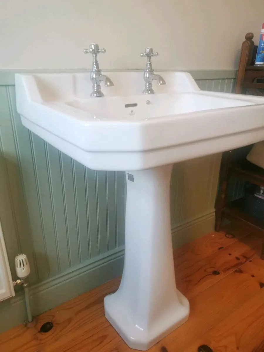 Bathroom sink - Image 4