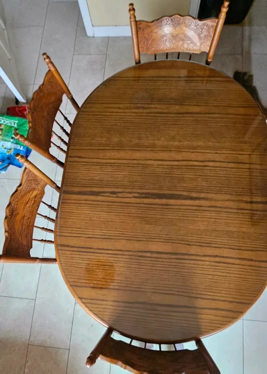 Six chairs and a table with a removeable glass top - Image 2